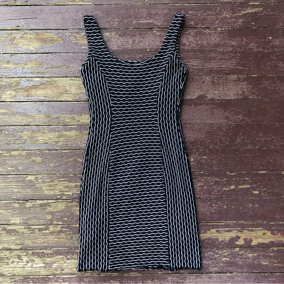 Milly New York Maria Sleeveless Dress Size S Navy White Wavy Stripes Stretch - Picture 5 of 16